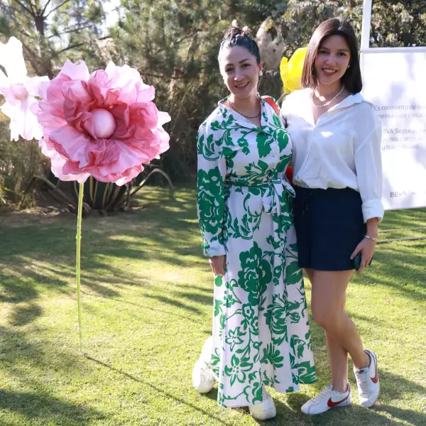 Mariana y Natalia Bravo 