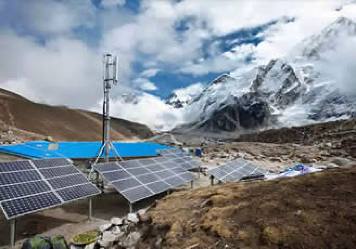 Torre celular TeliaSonera 3G en Gorakshep, campamento base del Everest, octubre 2010. (Foto: Cortesía Fortune)
