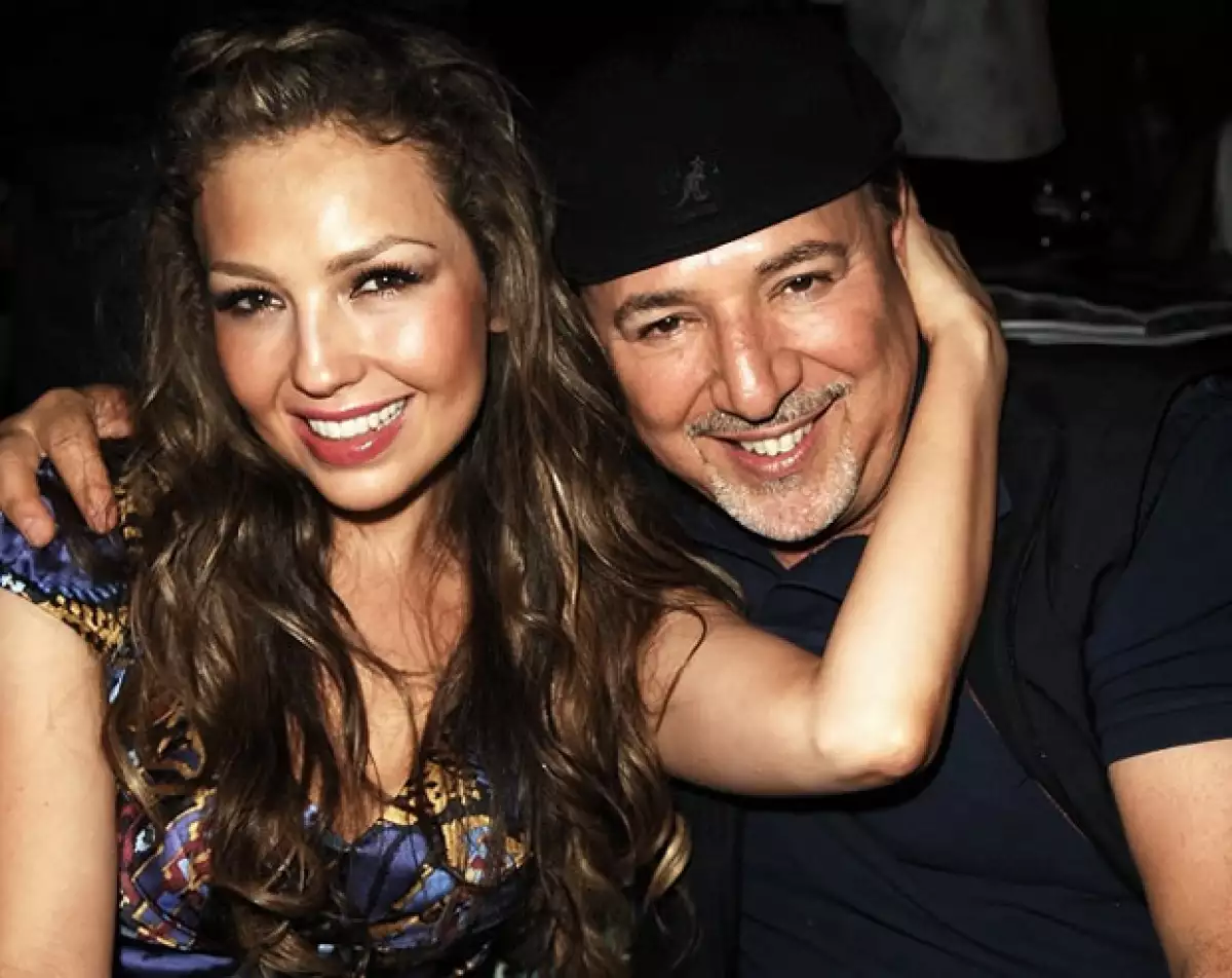 La cantante mexicana, en entrevista con el periódico Reforma, dijo que si por ella fuera lo tendría ya. Este lunes celebrará Navidad con Tommy Mottola, Sabrina y Matthew Alejandro.