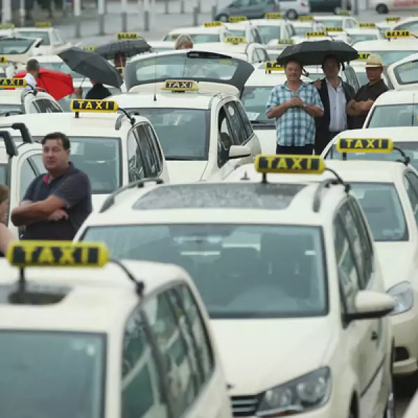 En la ciudad alemana los taxis son de color crema.