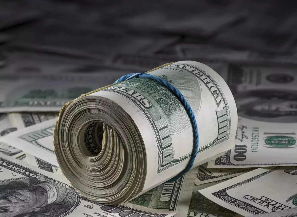 El dólar retrocede.