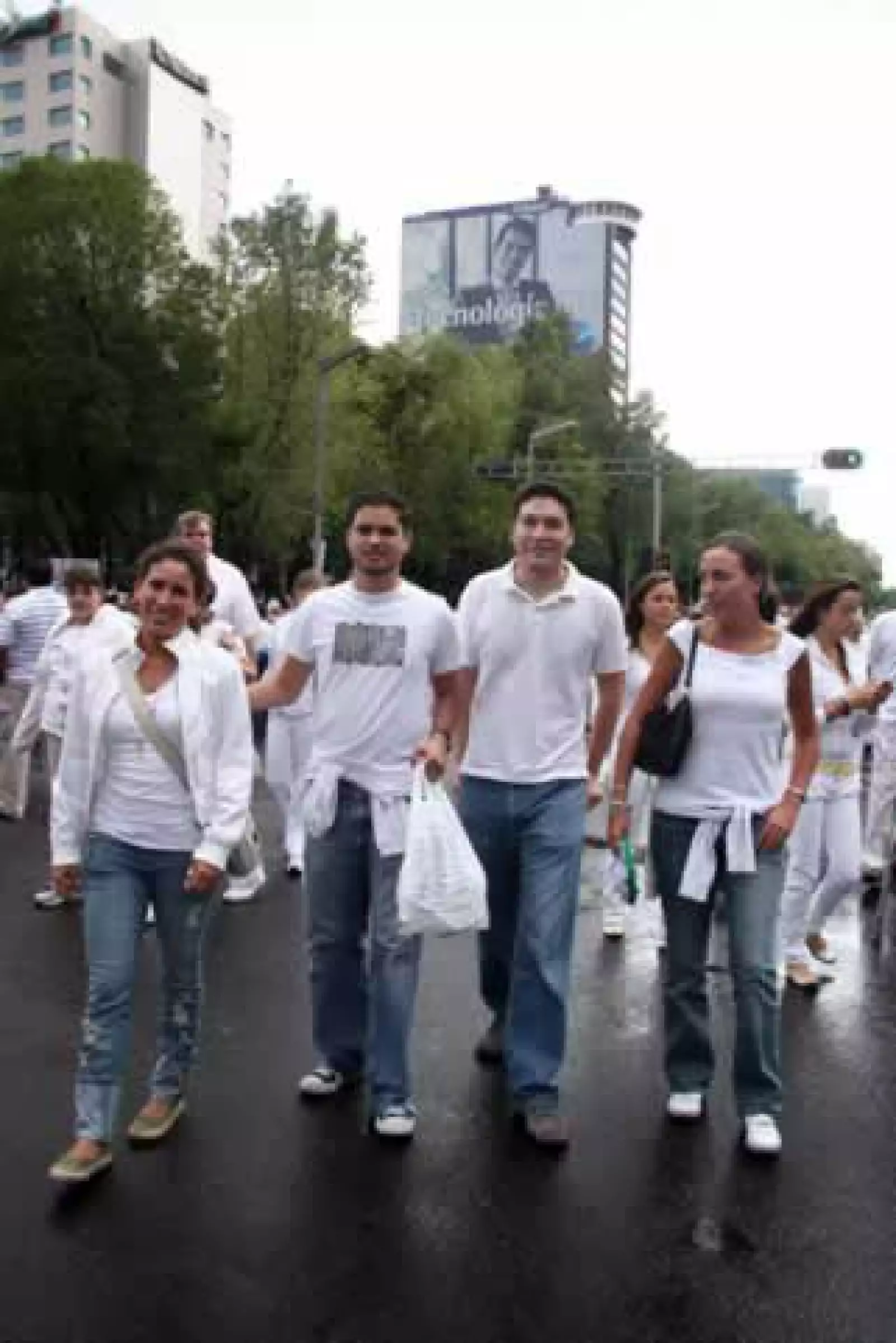 ¨No puede ser que tengamos miedo de las personas que supuestamente están para cuidarnos, que sean ellos mismos a veces los que secuestran. Creemos que esta marcha puede cambiar lo que está pasando, y hoy no hay diferencias de clase, todos pedimos que las