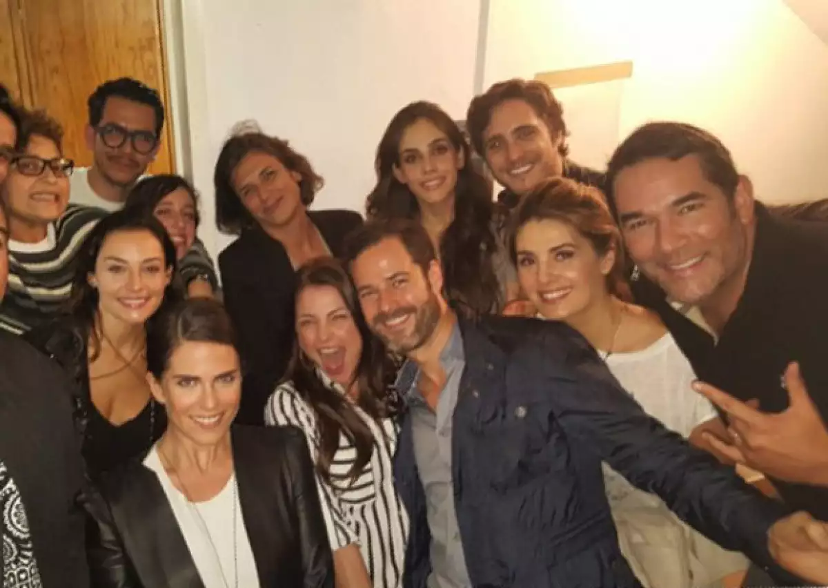 Karla Souza acudió a la obra de teatro de su amigo Manolo Caro hace unos días en la Ciudad de México.