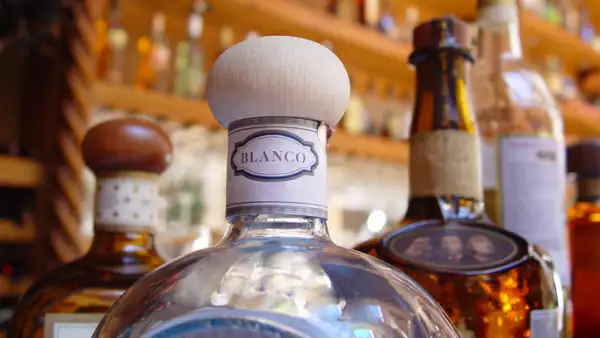 Botellas de tequila