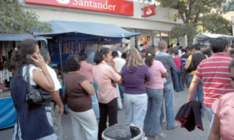El 63.9% de reclamos hechos a la banca en 2012 correspondió a tarjetas de crédito. (Foto: Notimex)