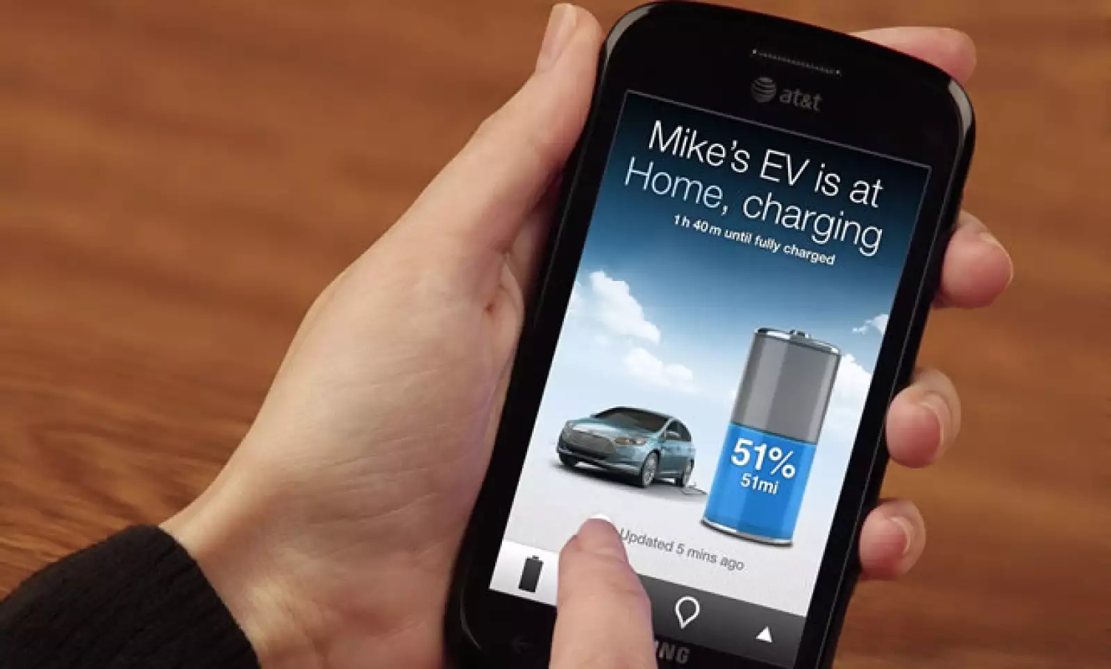 También se puede descargar la aplicación MyFord Mobile a un ‘smartphone’ y monitorear las funciones clave del vehículo y ajustes de carga cuando está en movimiento.