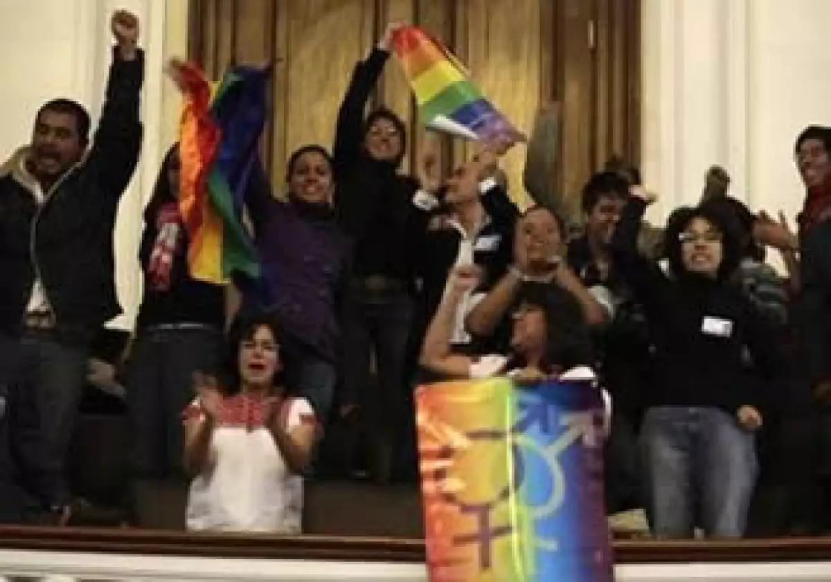 Asistentes a la Asamblea celebraron la votación que la bancada del PAN buscará anular. (Foto: Reuters)