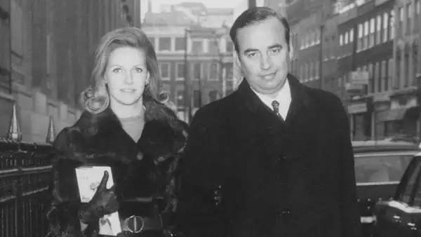 Anna Torv y Rupert Murdoch 