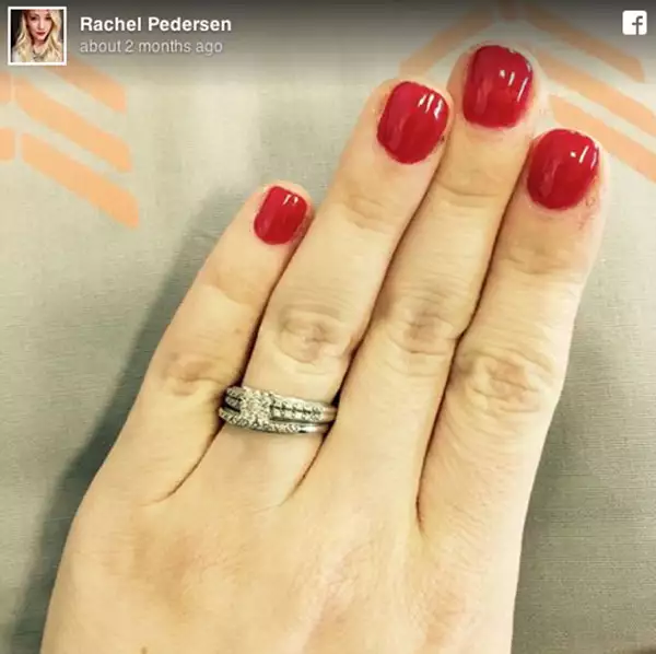 El tamaño de su anillo es lo que menos le importa a Rachel.