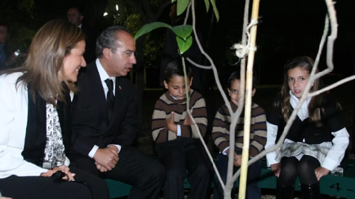 El presidente y la primera dama de México visitaron la zona donde cayó el Learjet.