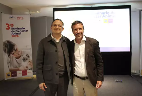 Francisco Ríos, director de Asuntos Corporativos para México y Latinoamérica en Mars Pet Nutrition, y Nicolás Torino, director de Asuntos Corporativos en Royal Canin México.