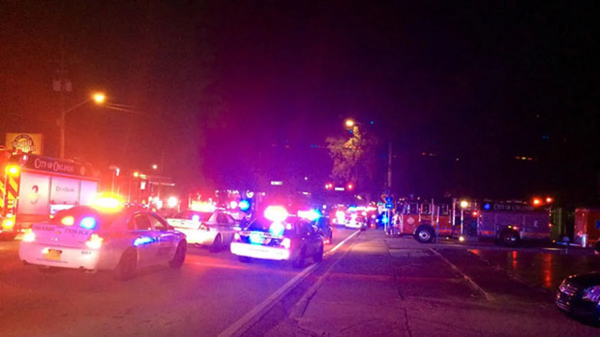 Decenas de heridos tuvieron que ser llevados a los hospitales, según la policía de Orlando; investigan posible atentado terrorista.