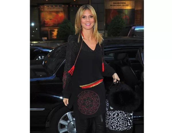 La guapa conductora es la portada de una revista de moda, ahí la ex esposa de Seal asegura que a veces le gusta disfrazarse para salir de la rutina.