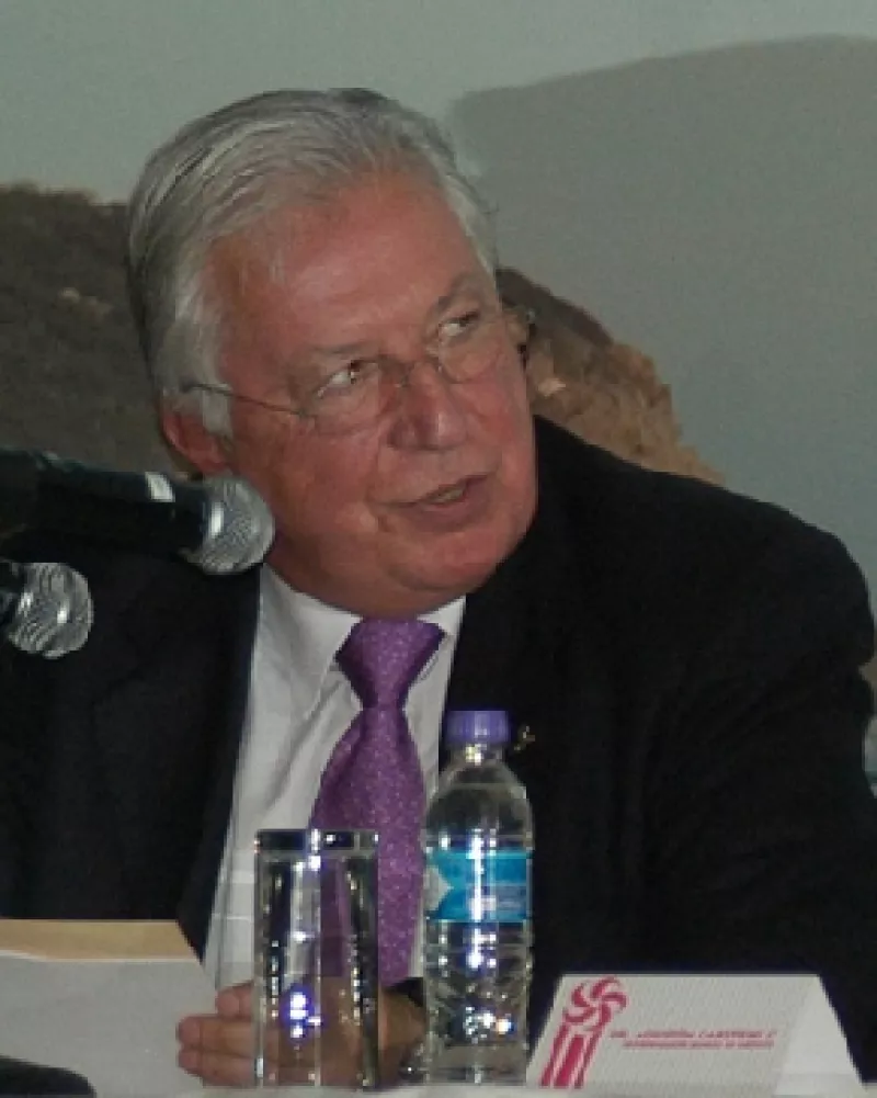 El que fuera director del Fondo Nacional de Fomento al Turismo fue separado de sus actividades en la dirección general del organismo, después de haber estado relacionado en una riña en Sudáfrica.