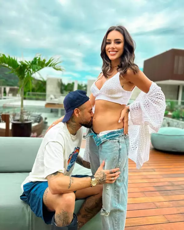 Neymar y su novia Bruna Biancardi anunciaron que serán papás