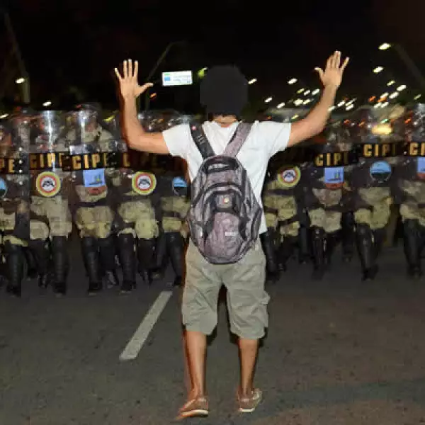 Las manifestaciones, las más grandes de la nación en dos décadas, han atraído a jóvenes estudiantes y a la clase media.