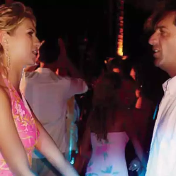 El hijo de Carlos Slim Helú, el hombre más rico del mundo según Forbes, tiene 43 años; su novia, María Elena, 27 años. Aquí en Acapulco en 2006.