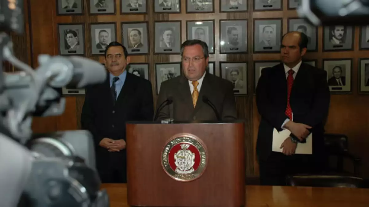 El alcalde Ciudad Juárez José Reyes Ferriz ofrece una rueda de prensa