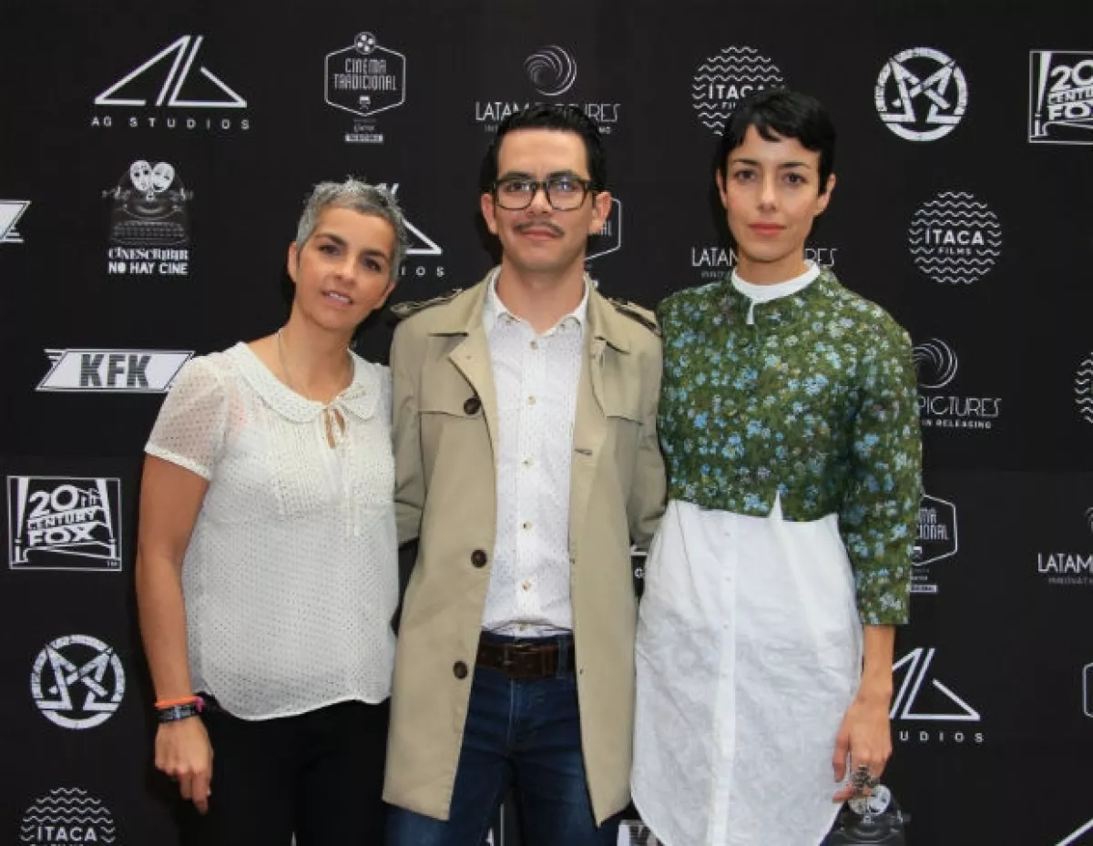 Federica Quijano, Manolo Caro y Ceci Suárez en un evento reciente.