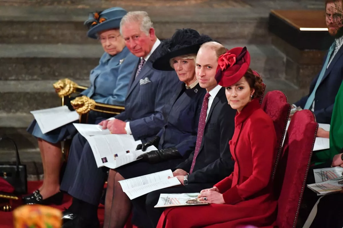Reina Isabel II, príncipe Carlos, Camila Parker, príncipe William y Kate Middleton
