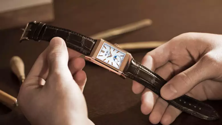 El Reverso Tribute Calendar con fase lunar e indicación del mes y el día lanzado este 2016