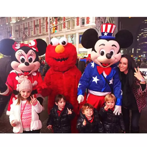 En Nueva York se tomaron esta foto junto a sus personajes favoritos.