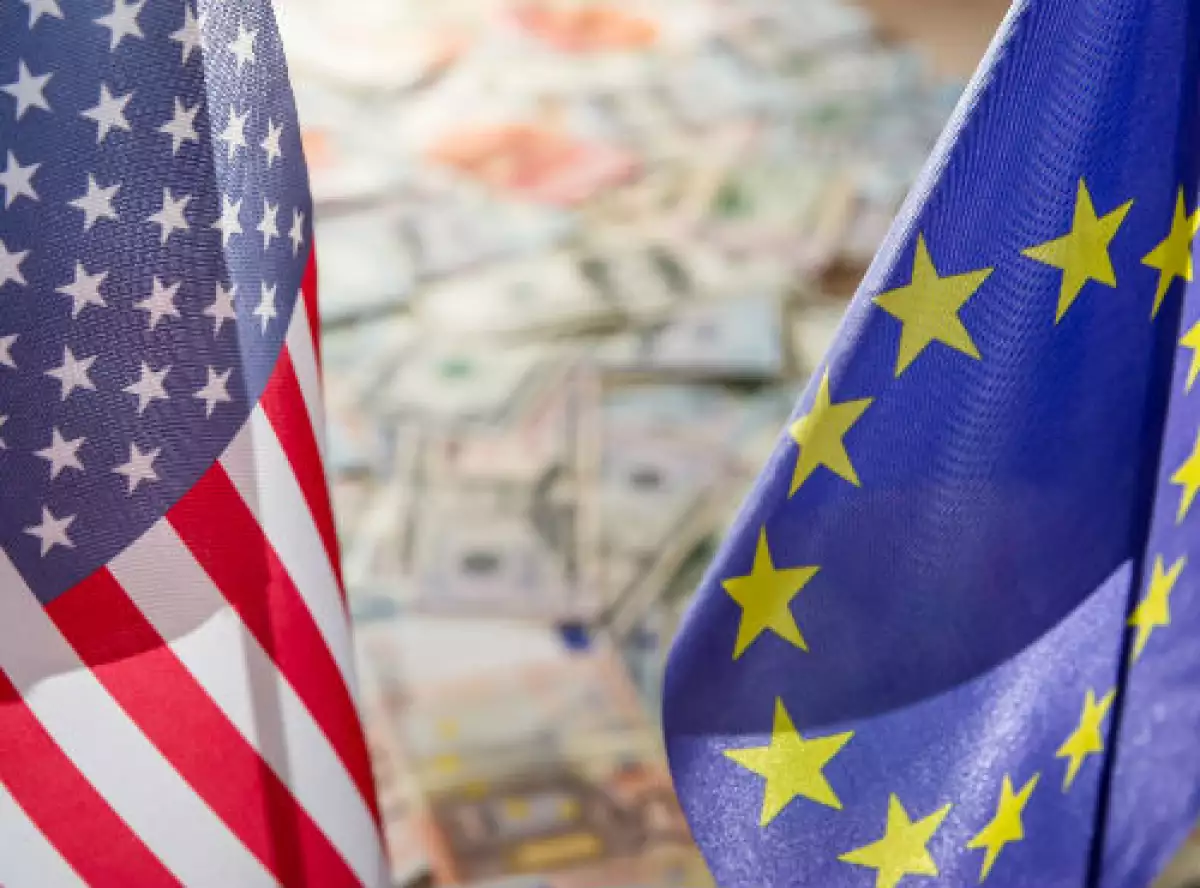 banderas de EU y la Uni�n Europea