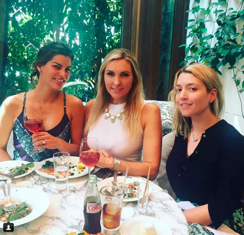 La empresaria, su amiga Nuria Carte y su wedding planner María Corella han compartido imágenes de su viaje a Estados Unidos, donde al parecer han iniciado con la planeación de la boda.