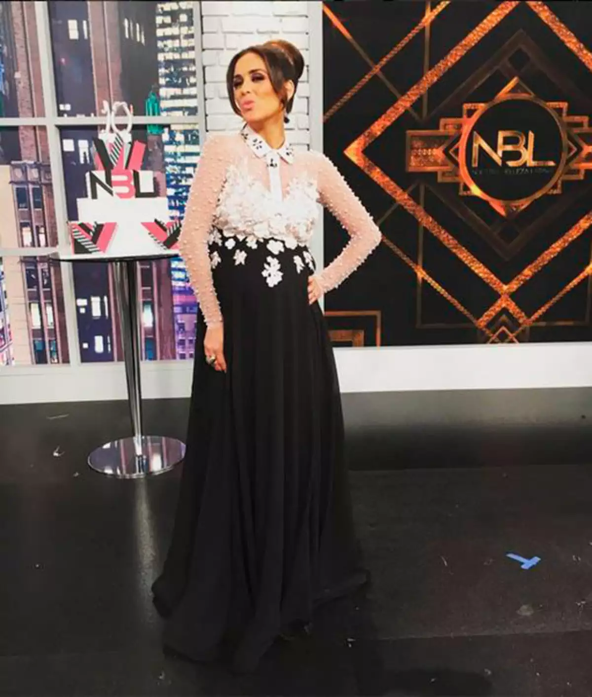 La guapa tapatía está ya en la recta final de su tercer embarazo y presume orgullosa su baby bump en Nuestra Belleza Latina.
