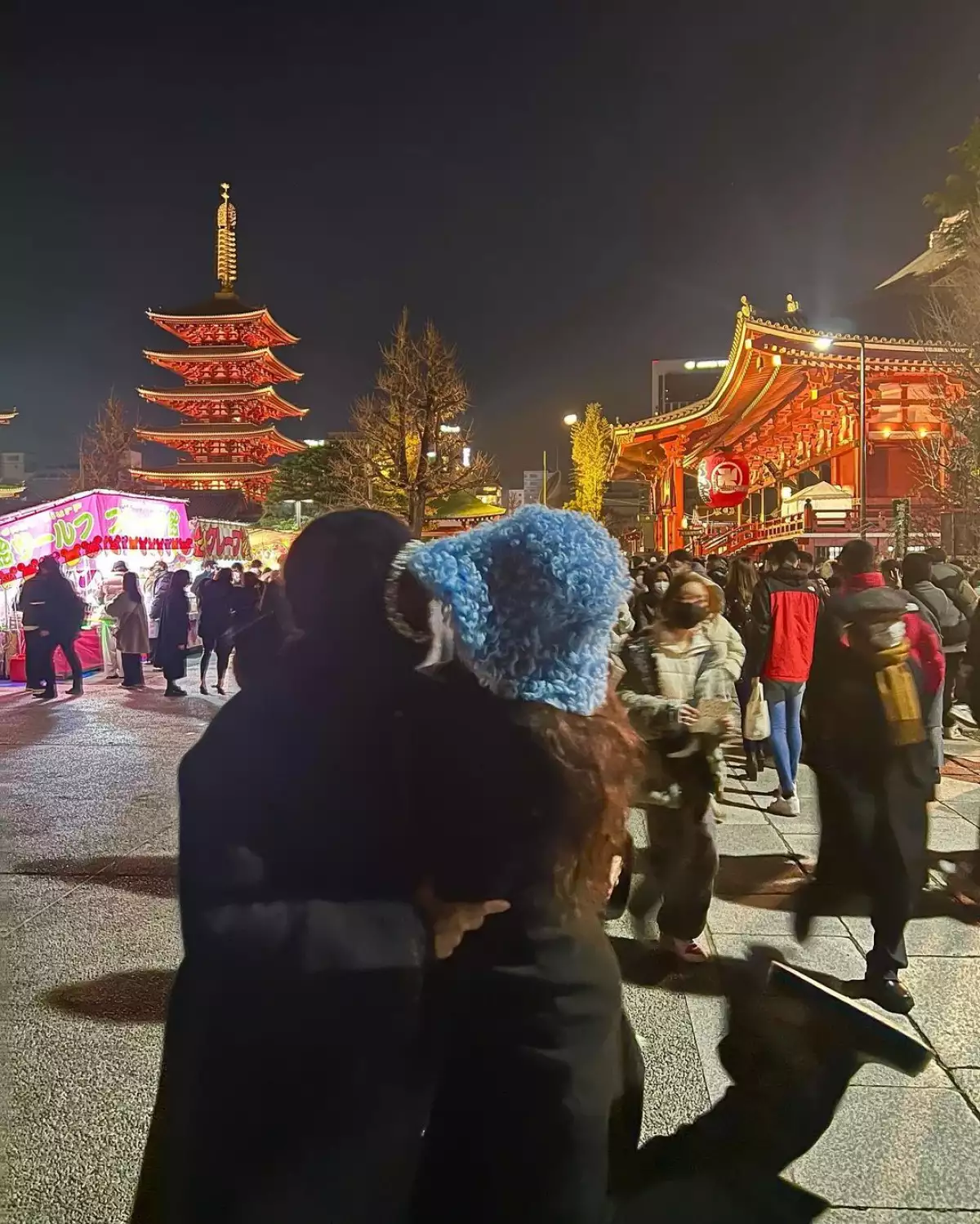 Nodal y Cazzu reciben Año Nuevo con Rosalía y Rauw Alejandro