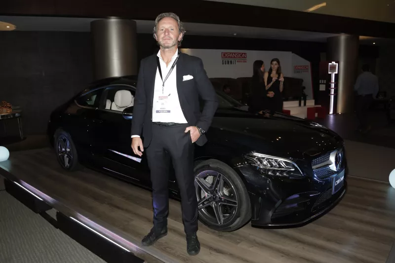 Radek Jelinek destaca las ventajas de la industria automotriz en la plataforma mexicana.