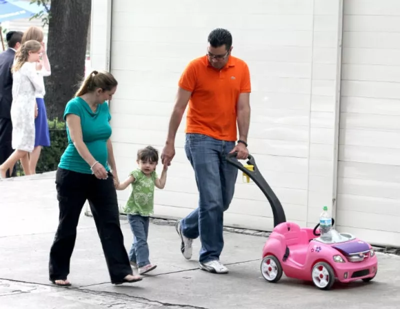 Con seis meses de embarazo, la conductora publicó la foto del ultrasonido de su bebé, agregando la felicidad que siente su familia por la futura llegada.