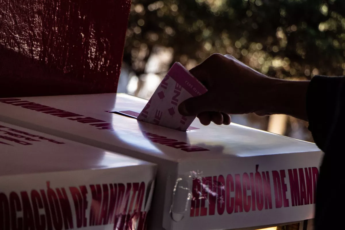 AMLO, 20 años de consultas ciudadanas