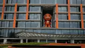 Las empresas chinas buscan no quedarse atrás y ahora Alibaba presentó Qwen 3.8-Max, un modelo de frontera con 2.4 billones de parámetros que iguala o supera a algunos de sus competidores en programación, razonamiento y tareas de larga duración.
