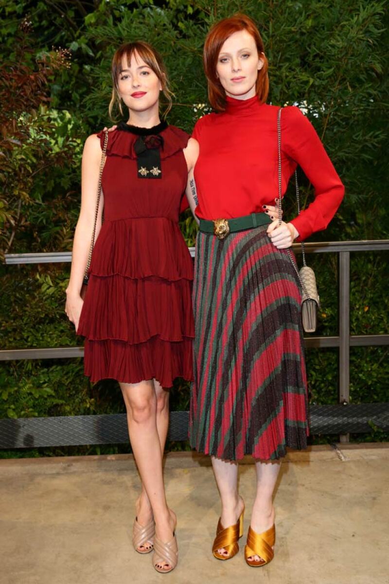 Dakota Johnson y Karen Elson también acudieron al desfile.