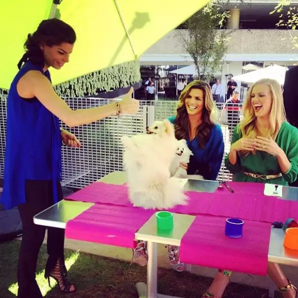 Bárbara haciendo algunos trucos con Uli.