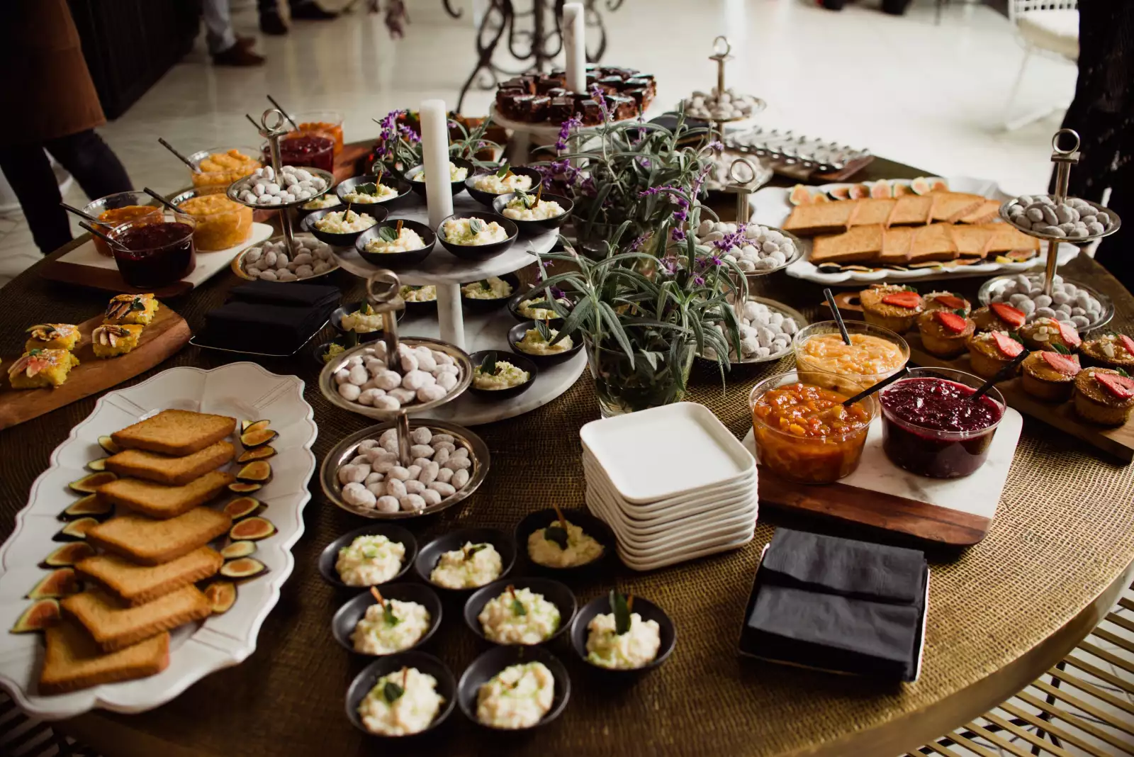 Pedro Friedeberg para una exclusiva firma de libros