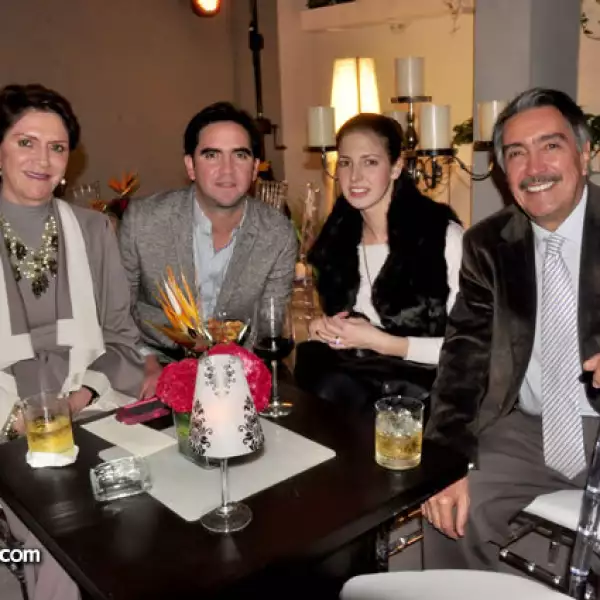 Rosario de Aguilar, Jorge Aguilar, Ana Cecilia Aguilar y Marcos Aguilar