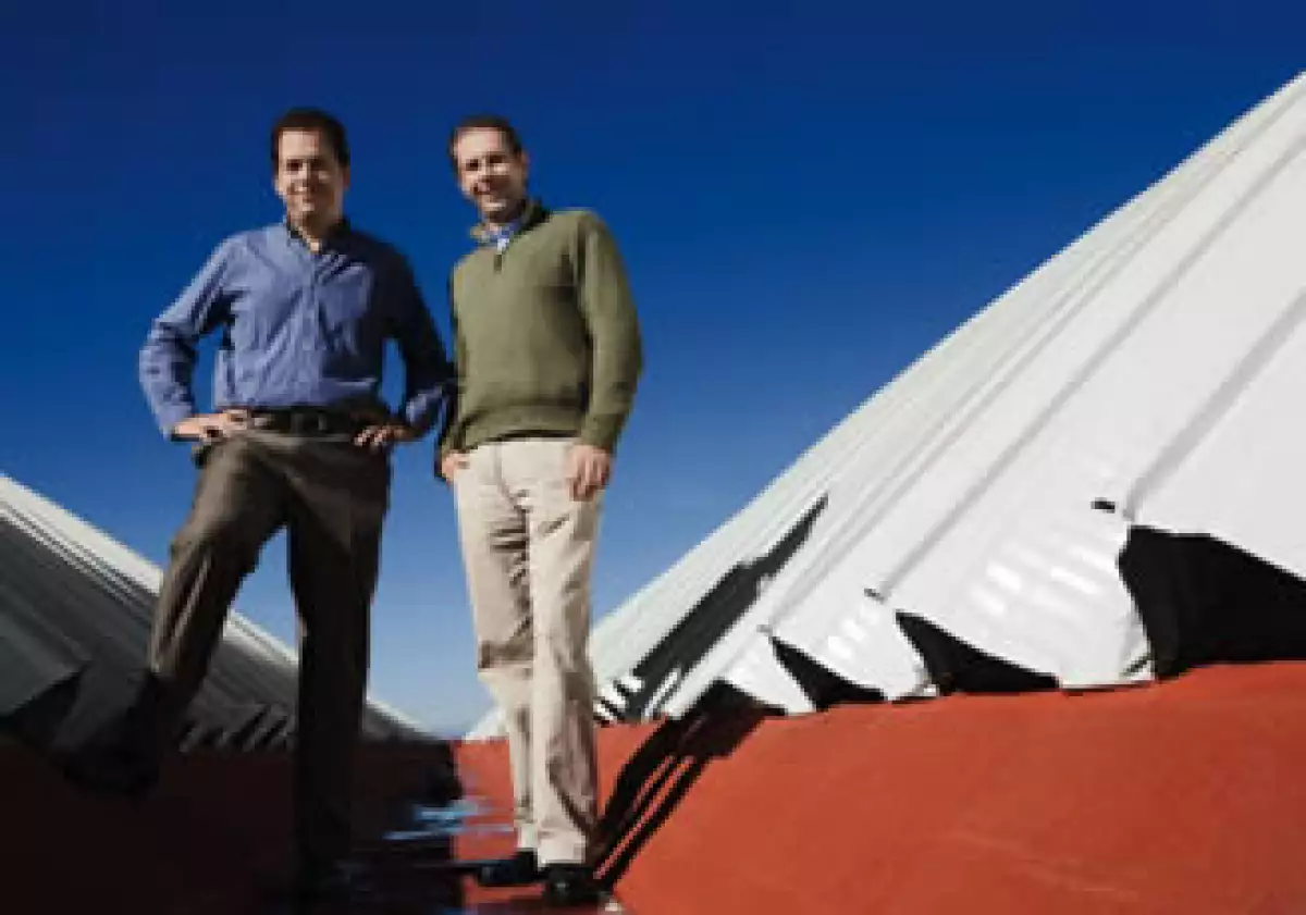 En Tlaxcala, Alejandro Tazzer y Diego Tona, de eConstrucción, tienen proyectos para captar agua de lluvia en los techos. (Foto: César S. Manjarrez )