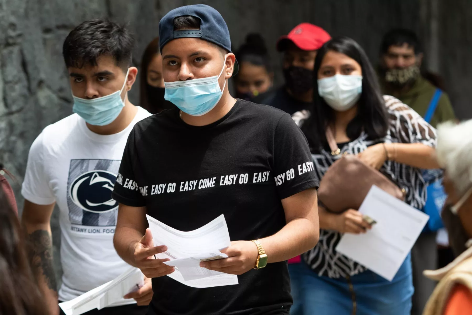 Los jóvenes que acudieron a recibir su segunda dosis de la vacuna contra el Covid-19 en la Prepa 5. 
