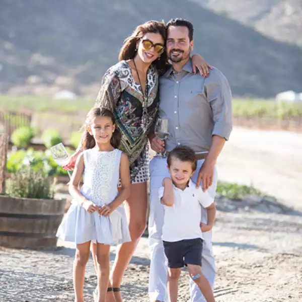 Karla Terán con Hans, Isabela y Hans Backhoff