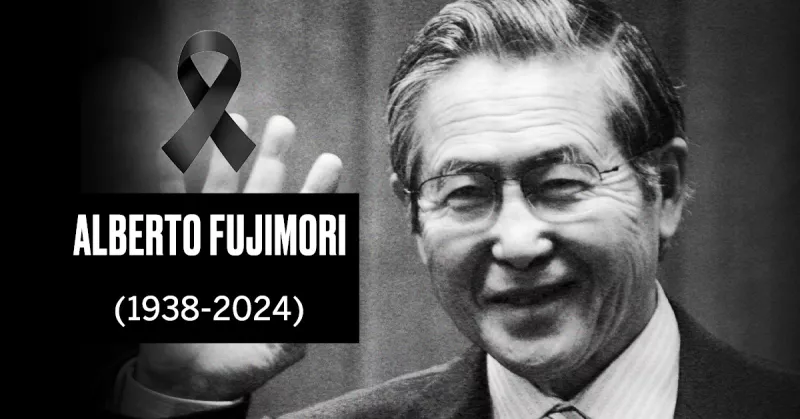 El expresidente de Perú (1990-2000) Alberto Fujimori se sienta entre sus hijos Kenji (L) y Keiko tras su liberación de la prisión de Barbadillo en las afueras orientales de Lima, el 6 de diciembre de 2023. El expresidente peruano Alberto Fujimori, de 86 años, que salió de prisión en diciembre de 2023, goza de una salud muy delicada y está luchando por su vida, informó el 11 de septiembre de 2024, el portavoz del partido de derecha Fuerza Popular.
