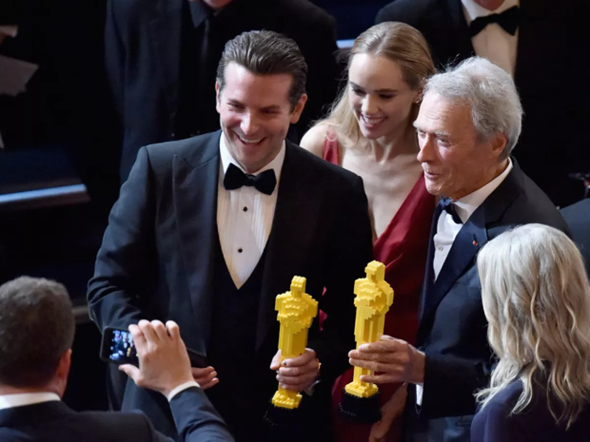 Pese a que una fuente asegura que en la entrega del Oscar ya no estaban juntos, ambos se veían genuinamente felices.