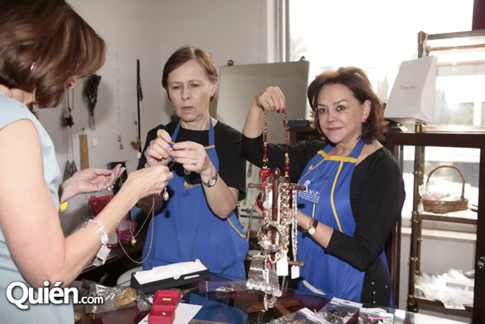 Nina Menocal,Guadalupe Phillips,Adriana Salinas