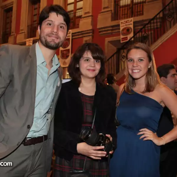 Diego Mendiburn, Fernanda Fernández y Mariana González