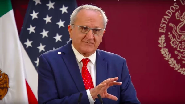 Jesús Seade durante la firma del acuerdo que modifica el T-MEC