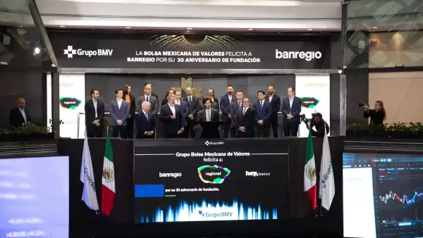 Ejecutivos de Banregio celebran su 30 aniversario en las instalaciones de la Bolsa Mexicana de Valores