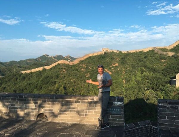Uno de los lugares turísticos que visitó fue la Gran Muralla China.
