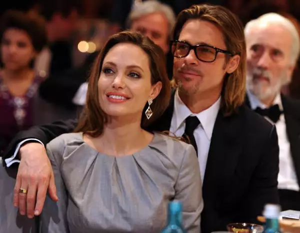 Una de las parejas más hot del espectáculo, Angelina Jolie y Brad Pitt, decidió sacar a la venta su propia marca de vino. Las primeras 6 mil botellas a la venta se agotaron en cinco horas.