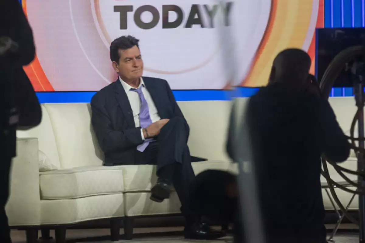 Luego de que el actor revelase tener el VIH, escandalosas revelaciones salieron a la luz, entre ellas las enormes sumas de dinero que pagó a una actriz porno para que no expusiera su situación.